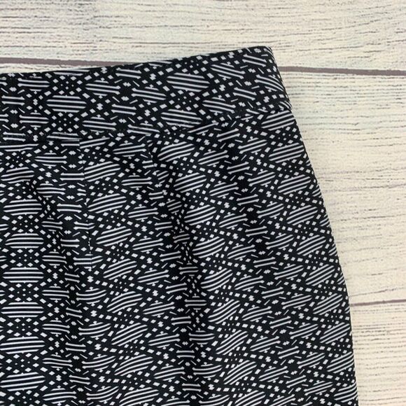 Weekend's by Chico's Capri Pants sz 2 (12) Patterned Inseam 22" Lightweight - Picture 7 of 8